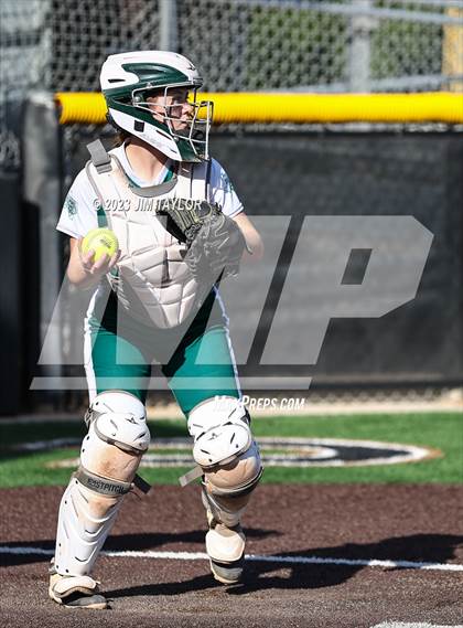 Thumbnail 3 in Santo vs Rio Vista (UIL 2A Bi-District) photogallery.