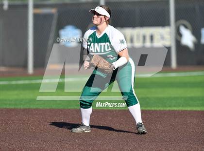 Thumbnail 2 in Santo vs Rio Vista (UIL 2A Bi-District) photogallery.