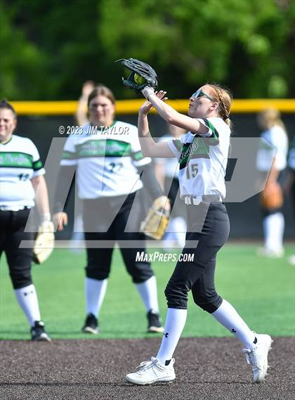 Thumbnail 2 in Santo vs Rio Vista (UIL 2A Bi-District) photogallery.