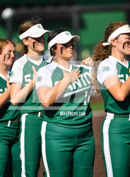 Thumbnail 3 in Santo vs Rio Vista (UIL 2A Bi-District) photogallery.