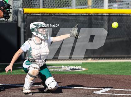 Thumbnail 1 in Santo vs Rio Vista (UIL 2A Bi-District) photogallery.