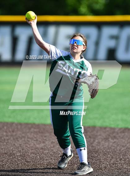 Thumbnail 2 in Santo vs Rio Vista (UIL 2A Bi-District) photogallery.