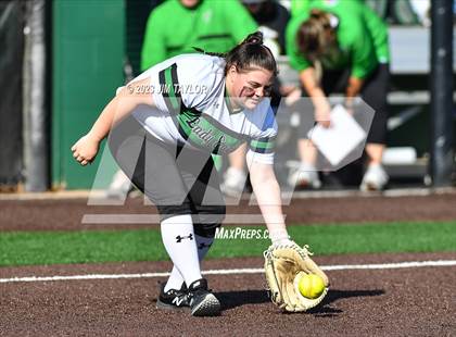 Thumbnail 1 in Santo vs Rio Vista (UIL 2A Bi-District) photogallery.