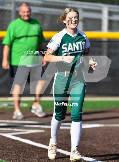 Thumbnail 2 in Santo vs Rio Vista (UIL 2A Bi-District) photogallery.