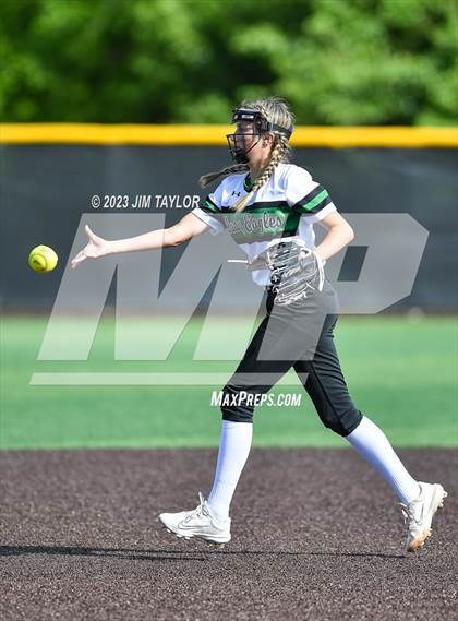 Thumbnail 3 in Santo vs Rio Vista (UIL 2A Bi-District) photogallery.