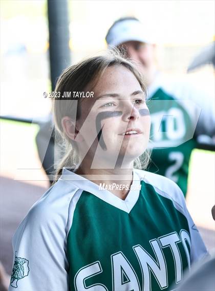 Thumbnail 3 in Santo vs Rio Vista (UIL 2A Bi-District) photogallery.