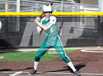 Thumbnail 1 in Santo vs Rio Vista (UIL 2A Bi-District) photogallery.