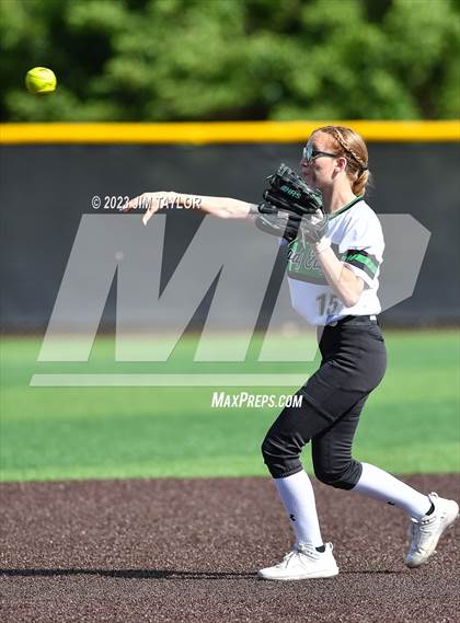 Thumbnail 3 in Santo vs Rio Vista (UIL 2A Bi-District) photogallery.