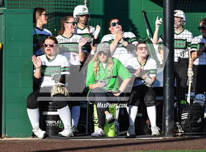 Thumbnail 3 in Santo vs Rio Vista (UIL 2A Bi-District) photogallery.