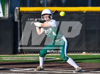 Thumbnail 2 in Santo vs Rio Vista (UIL 2A Bi-District) photogallery.