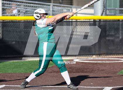 Thumbnail 1 in Santo vs Rio Vista (UIL 2A Bi-District) photogallery.