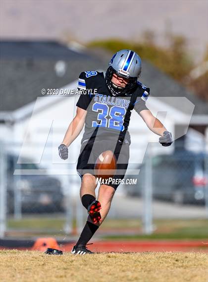 Thumbnail 2 in Mountain View vs. Stansbury (UHSAA 4A Second Round) photogallery.