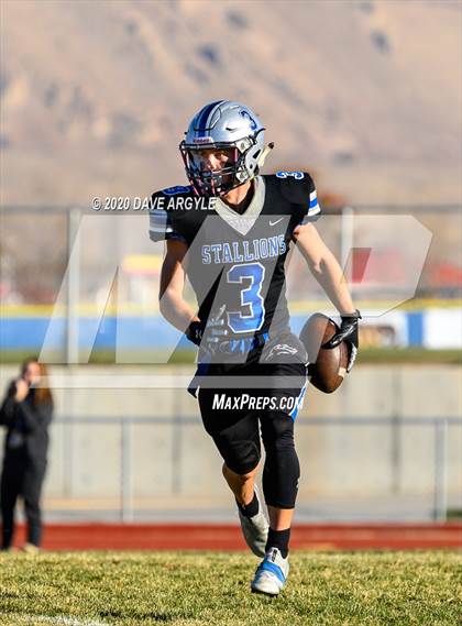 Thumbnail 2 in Mountain View vs. Stansbury (UHSAA 4A Second Round) photogallery.