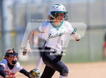 Thumbnail 2 in Elkhorn vs. Lincoln Southwest photogallery.