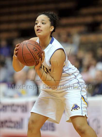 Thumbnail 3 in Kingsburg vs. Corcoran (CIF CS D4 Final) photogallery.