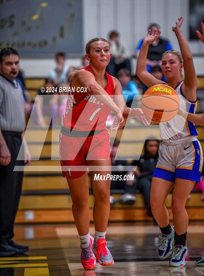Thumbnail 3 in Tuckerman vs Mountain View (3A-2 District Tournament) photogallery.