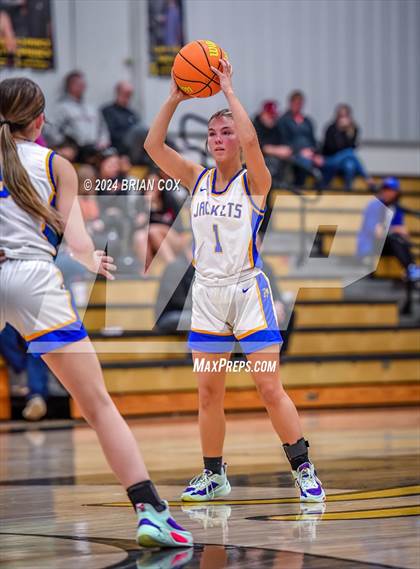 Thumbnail 2 in Tuckerman vs Mountain View (3A-2 District Tournament) photogallery.