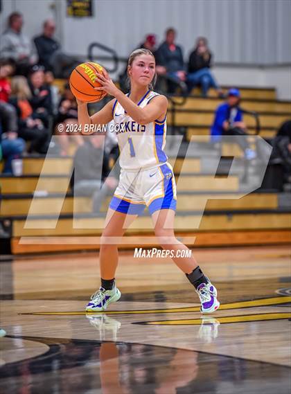 Thumbnail 2 in Tuckerman vs Mountain View (3A-2 District Tournament) photogallery.