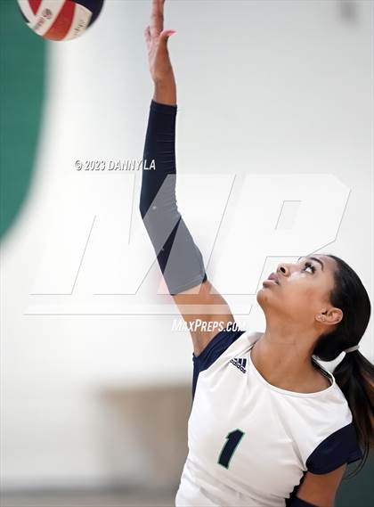 Thumbnail 1 in Flint Hill vs. Notre Dame Prep (Tiger Paws Invitational) photogallery.