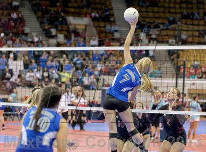 Thumbnail 2 in Ponderosa vs. Longmont (CHSAA 4A Pool II) photogallery.