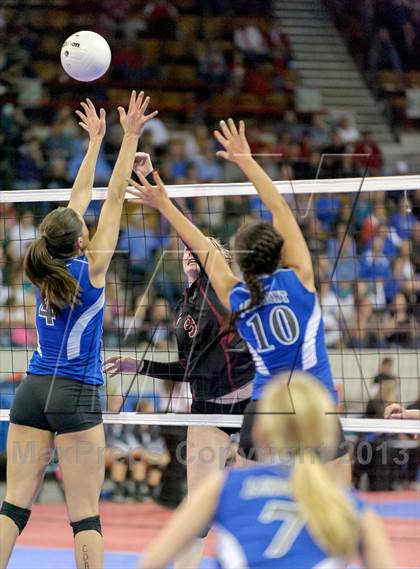 Thumbnail 1 in Ponderosa vs. Longmont (CHSAA 4A Pool II) photogallery.