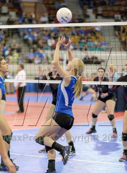 Thumbnail 2 in Ponderosa vs. Longmont (CHSAA 4A Pool II) photogallery.