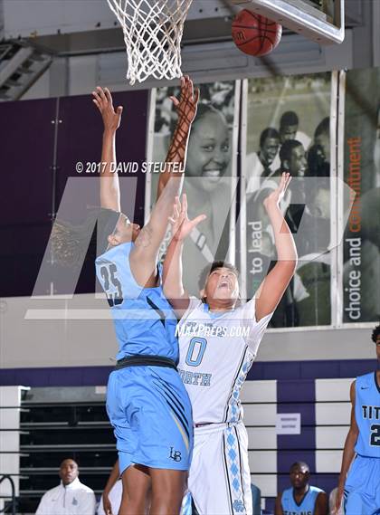 Thumbnail 1 in Burbank vs. Clovis North (St. Hope Elite Classic) photogallery.