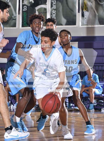 Thumbnail 2 in Burbank vs. Clovis North (St. Hope Elite Classic) photogallery.
