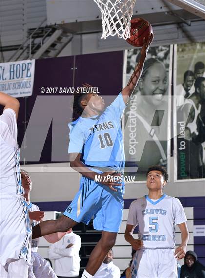 Thumbnail 2 in Burbank vs. Clovis North (St. Hope Elite Classic) photogallery.