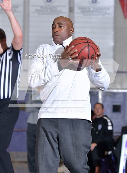 Thumbnail 2 in Burbank vs. Clovis North (St. Hope Elite Classic) photogallery.