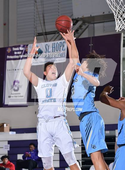 Thumbnail 2 in Burbank vs. Clovis North (St. Hope Elite Classic) photogallery.