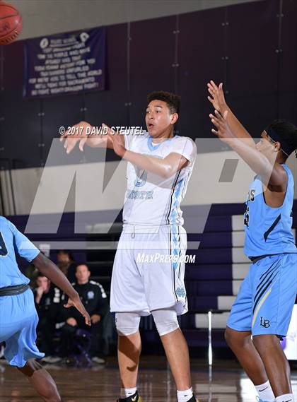 Thumbnail 2 in Burbank vs. Clovis North (St. Hope Elite Classic) photogallery.