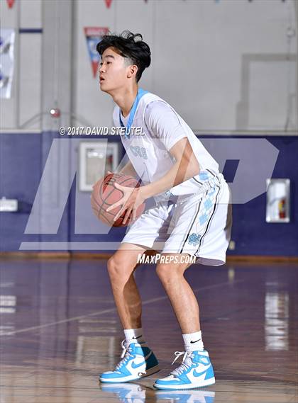 Thumbnail 2 in Burbank vs. Clovis North (St. Hope Elite Classic) photogallery.