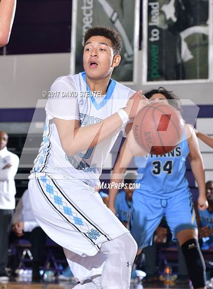 Thumbnail 1 in Burbank vs. Clovis North (St. Hope Elite Classic) photogallery.