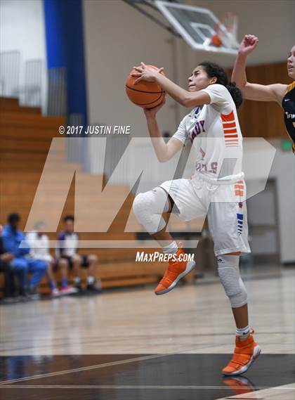 Thumbnail 1 in Oak Ridge vs. Bishop Gorman (SoCal Holiday Prep Classic) photogallery.