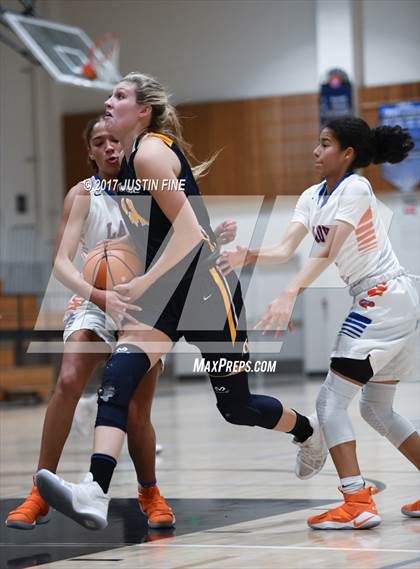 Thumbnail 2 in Oak Ridge vs. Bishop Gorman (SoCal Holiday Prep Classic) photogallery.