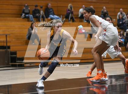 Thumbnail 3 in Oak Ridge vs. Bishop Gorman (SoCal Holiday Prep Classic) photogallery.