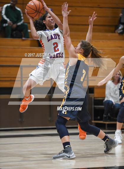 Thumbnail 3 in Oak Ridge vs. Bishop Gorman (SoCal Holiday Prep Classic) photogallery.