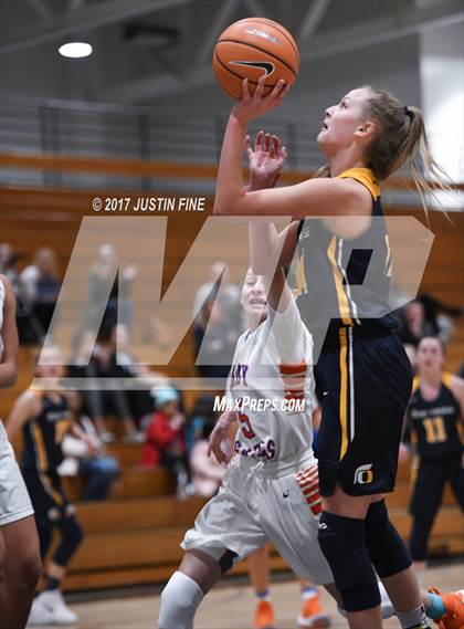 Thumbnail 3 in Oak Ridge vs. Bishop Gorman (SoCal Holiday Prep Classic) photogallery.