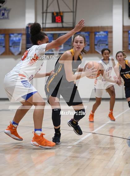 Thumbnail 2 in Oak Ridge vs. Bishop Gorman (SoCal Holiday Prep Classic) photogallery.