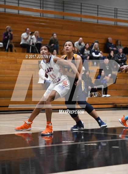 Thumbnail 1 in Oak Ridge vs. Bishop Gorman (SoCal Holiday Prep Classic) photogallery.