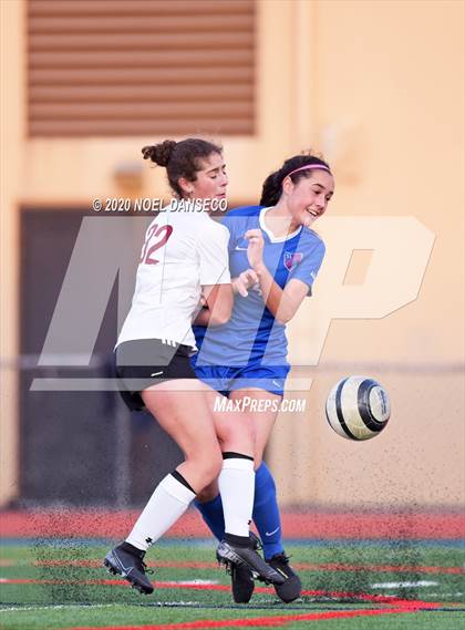 Thumbnail 2 in St. Ignatius vs. Lowell photogallery.