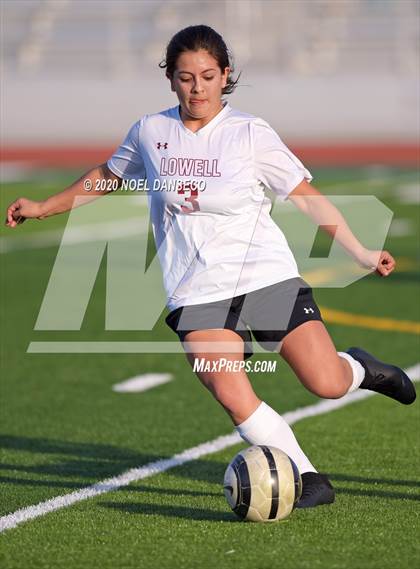 Thumbnail 3 in St. Ignatius vs. Lowell photogallery.