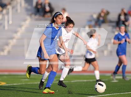 Thumbnail 3 in St. Ignatius vs. Lowell photogallery.