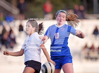 Thumbnail 3 in St. Ignatius vs. Lowell photogallery.