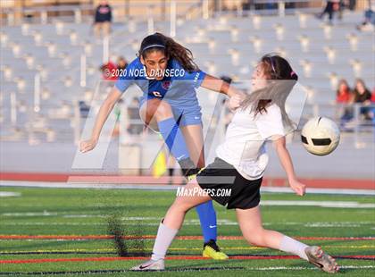 Thumbnail 3 in St. Ignatius vs. Lowell photogallery.