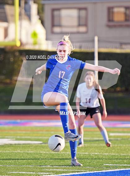 Thumbnail 3 in St. Ignatius vs. Lowell photogallery.
