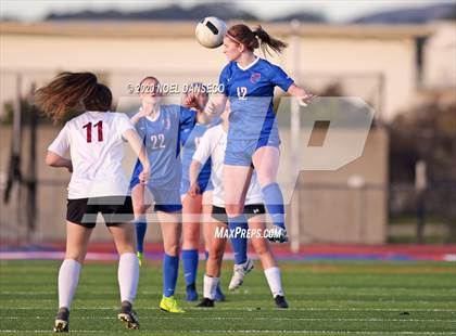 Thumbnail 3 in St. Ignatius vs. Lowell photogallery.