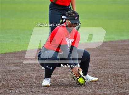 Thumbnail 2 in Van @ Rockwall-Heath (Scrimmage) photogallery.