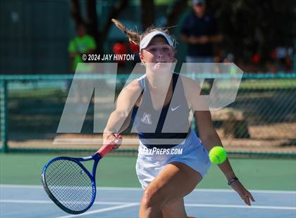 Thumbnail 2 in Allen vs Seven Lakes (UIL 6A Tennis Semifinal) photogallery.